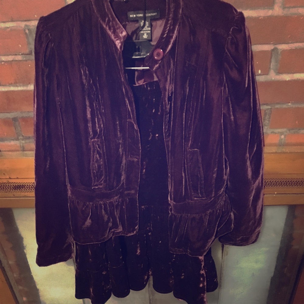 Crushed velvet skirt suit